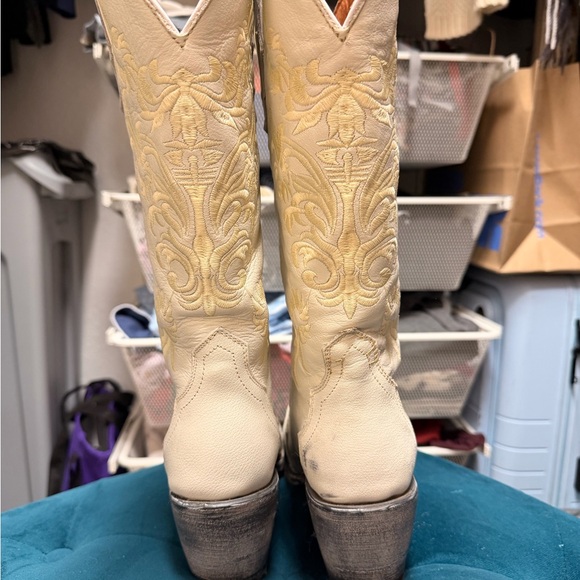 Chic Cream Embroidered Cowgirl Boots - Picture 6 of 7